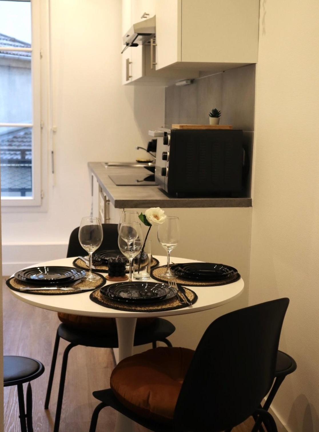 Comfortable And Elegant Parisian